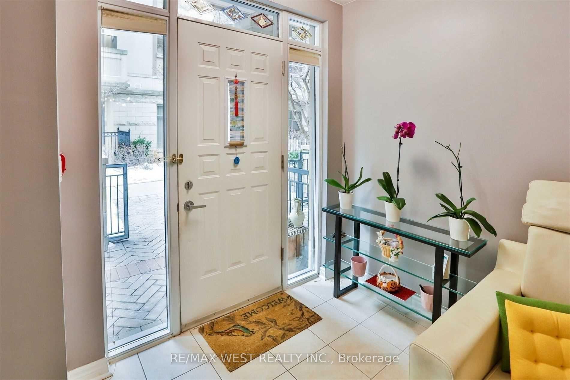 330 Princess Royal Drive GV-108, Mississauga, ON L5B 4M8