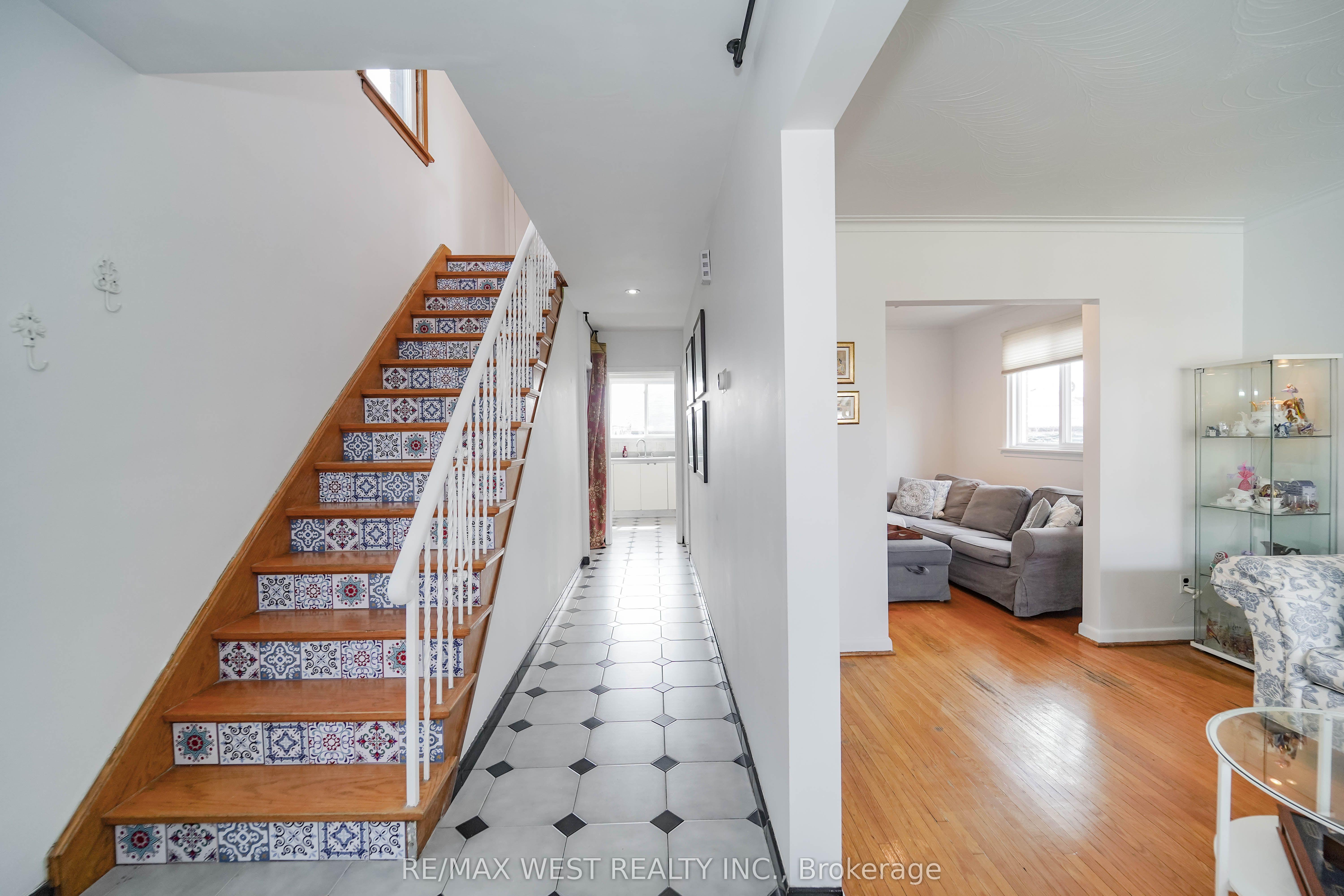 11 Helen Avenue, Toronto, ON M6N 2B4