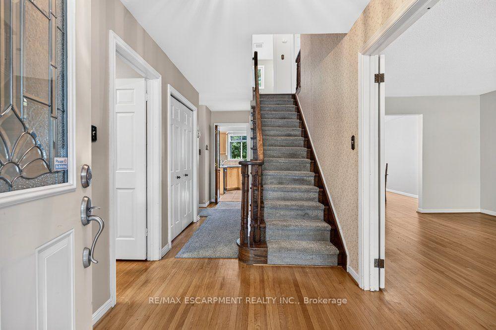 159 All Saints Crescent, Oakville, ON L6J 5Y6