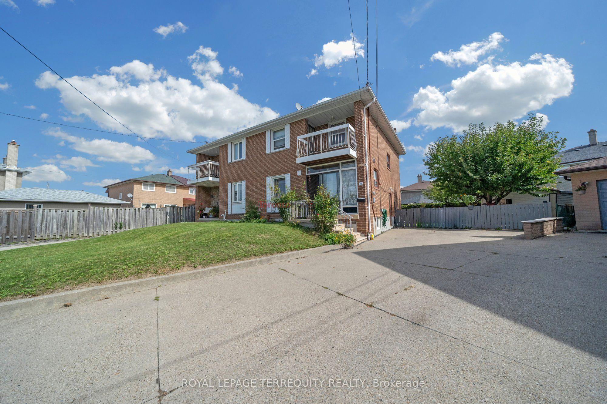 11 Dixiana Court, Toronto, ON M3L 1X3