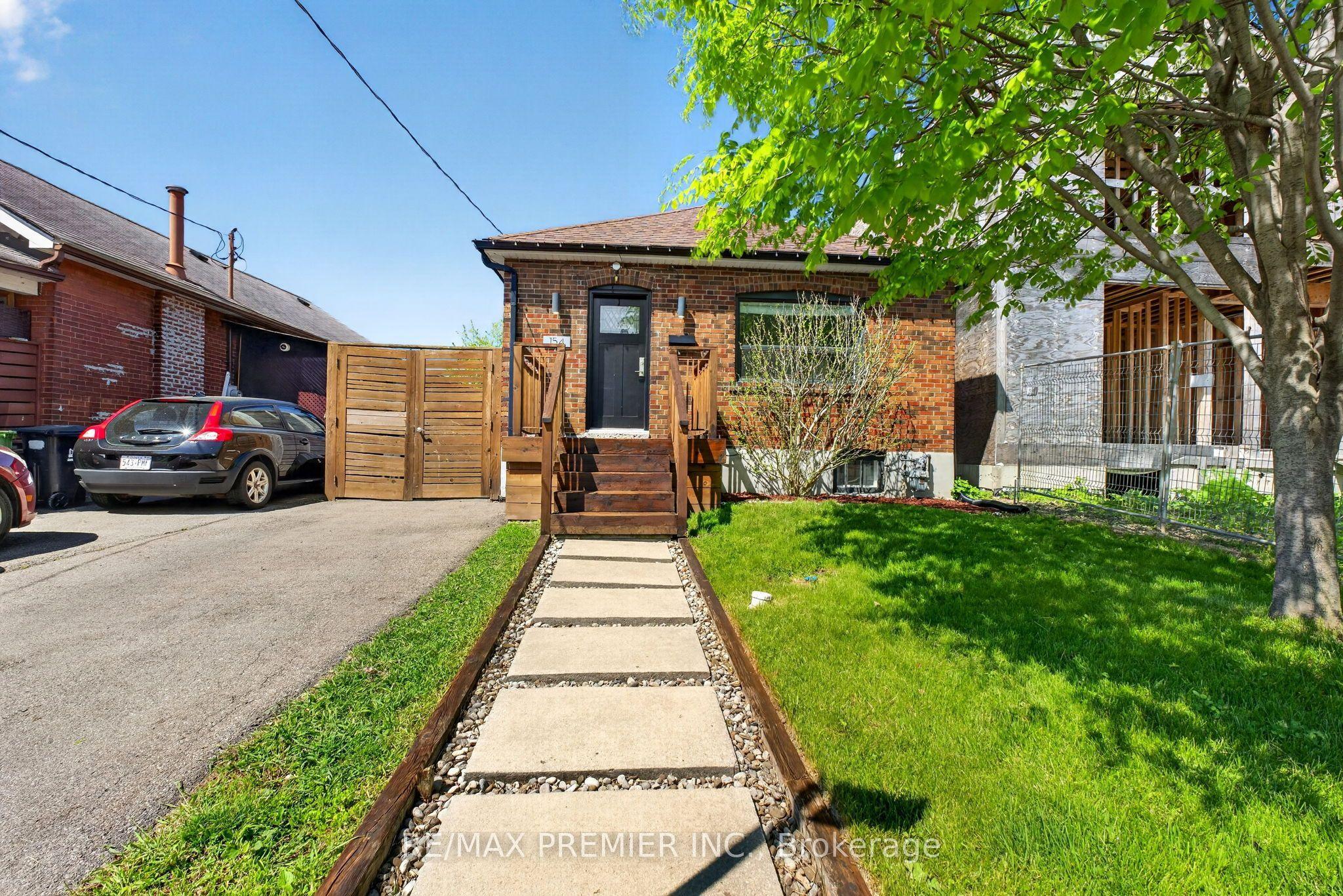 154 Fifth Street, Toronto, ON M8V 2C7