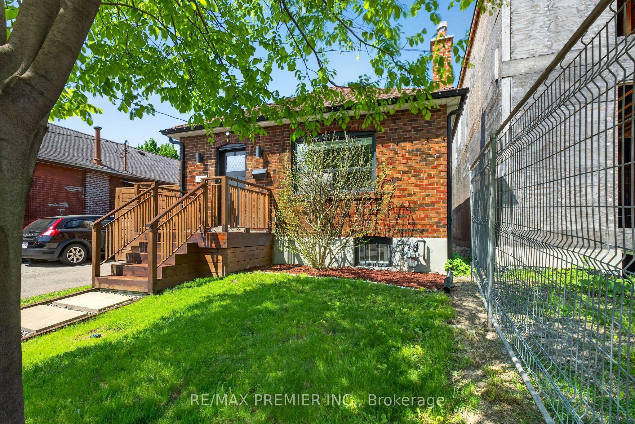 154 Fifth Street, Toronto, ON M8V 2C7