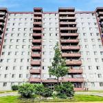50 Lotherton Pathway 1111, Toronto, ON M6B 2G8