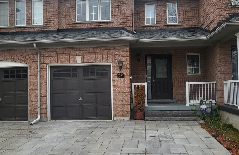 28 spring valley Court, Brampton, ON L6P 2E6