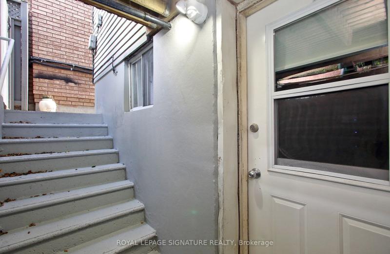 10 Armstrong Street, Toronto, ON M6H 1V8
