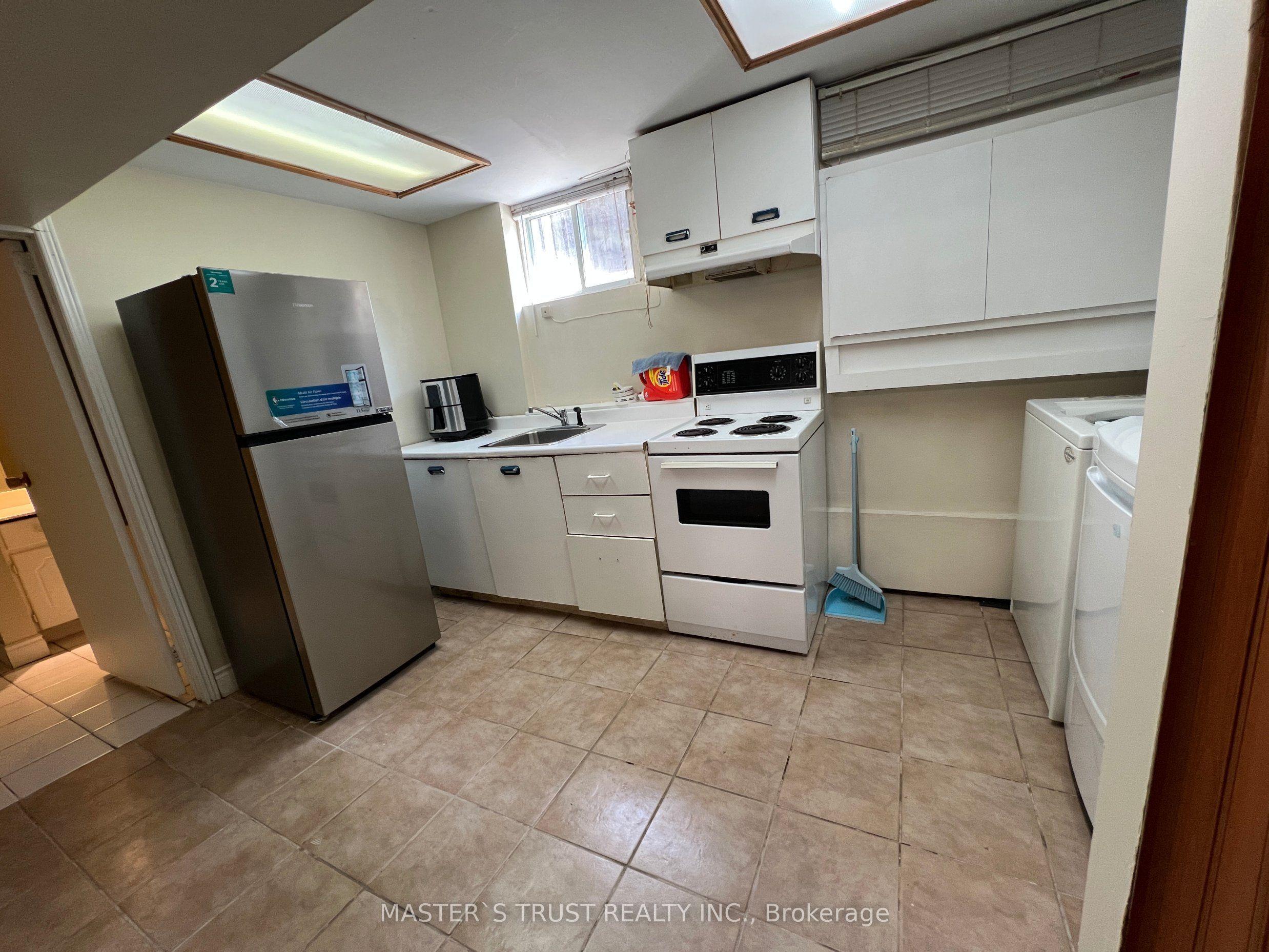3145 Ibbeston Crescent, Mississauga, ON L5C 1Z1