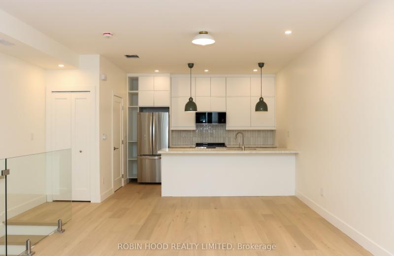 247 Pacific Avenue 2, Toronto, ON M6P 2P7
