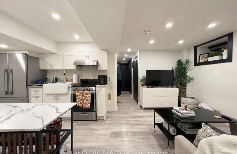 121 Sorauren Avenue 4, Toronto, ON M6R 2E3