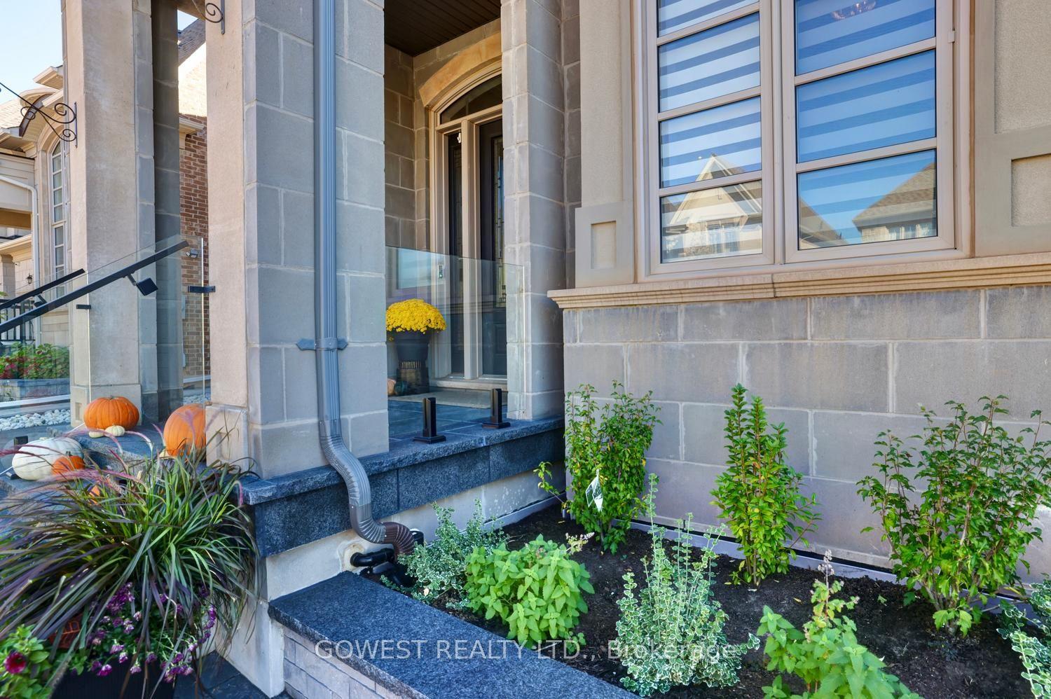 14 Threshing Mill Boulevard, Oakville, ON L6H 0V7