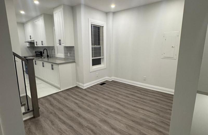 414 Perth Avenue #Upper, Toronto, ON M6P 3Y6