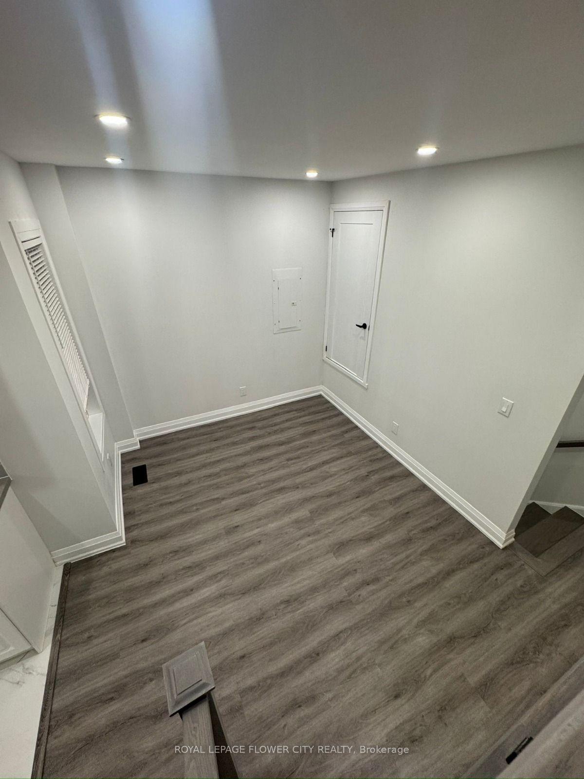 414 Perth Avenue #Upper, Toronto, ON M6P 3Y6