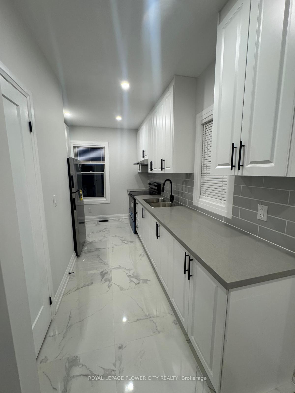 414 Perth Avenue #Upper, Toronto, ON M6P 3Y6