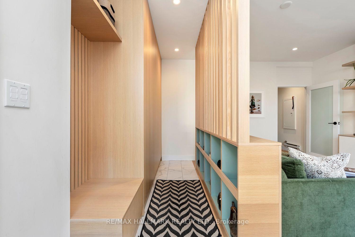39 Dekoven Mews 4, Toronto, ON M6P 4H5