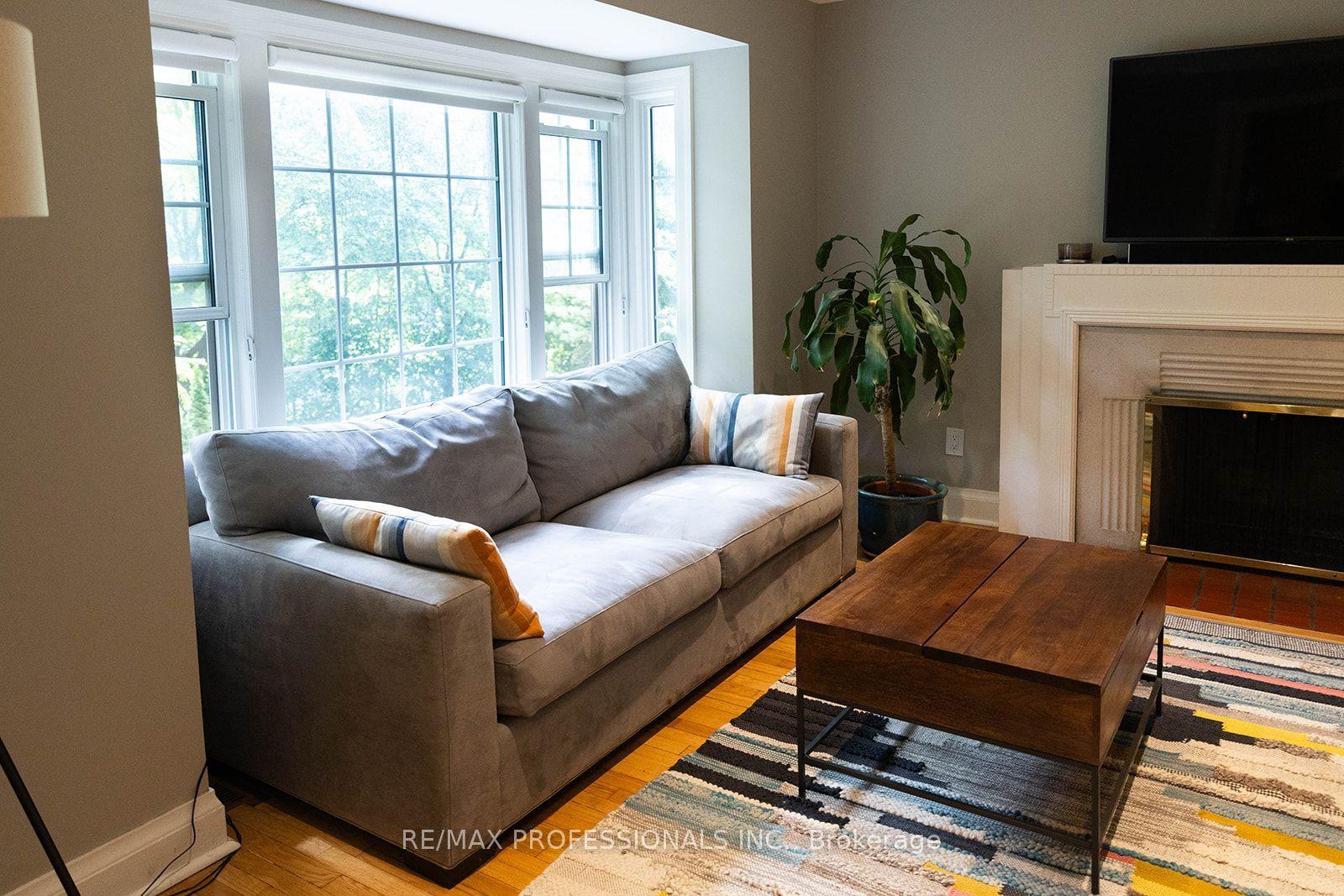 82 Ellis Park Road, Toronto, ON M6S 2V5