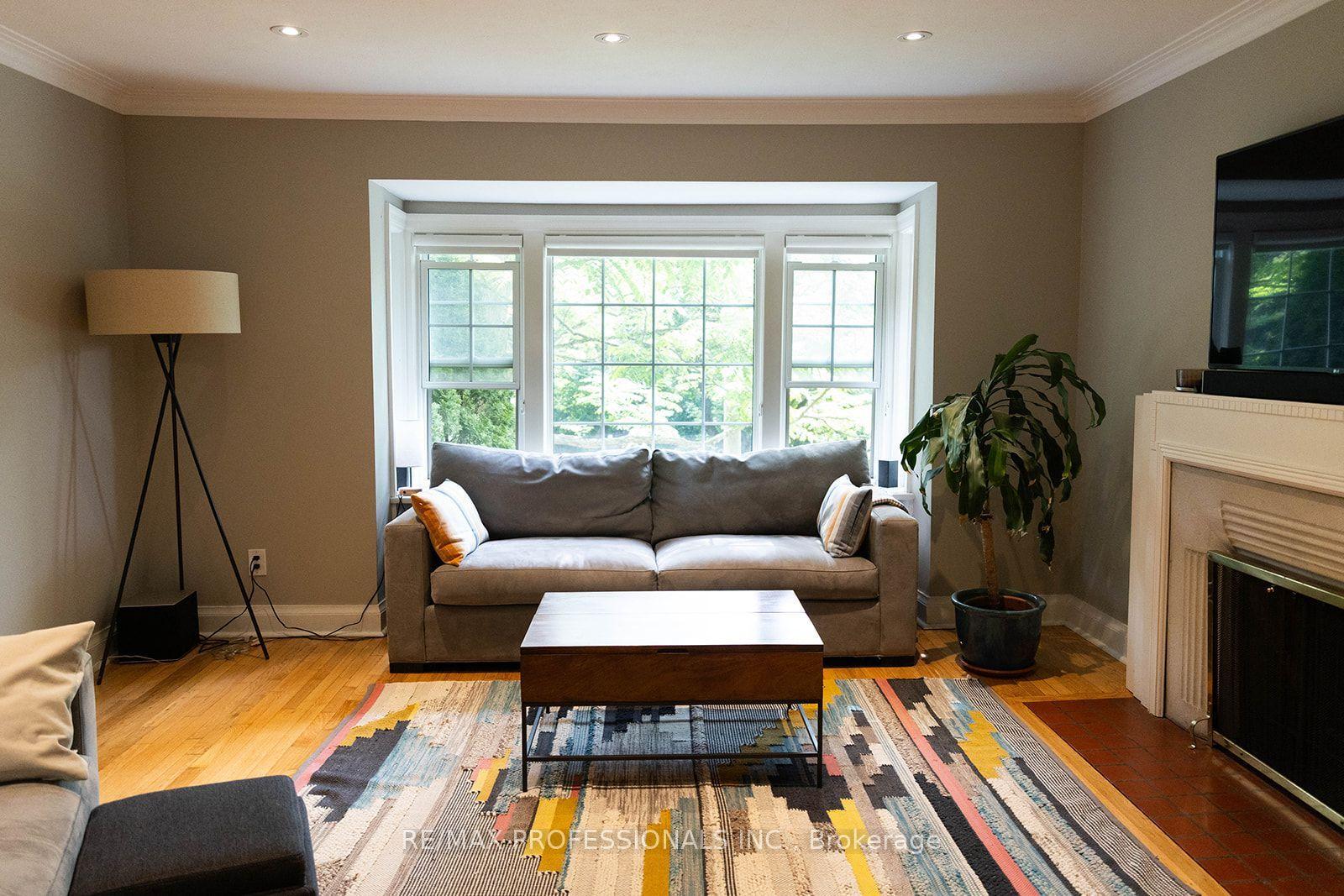 82 Ellis Park Road, Toronto, ON M6S 2V5