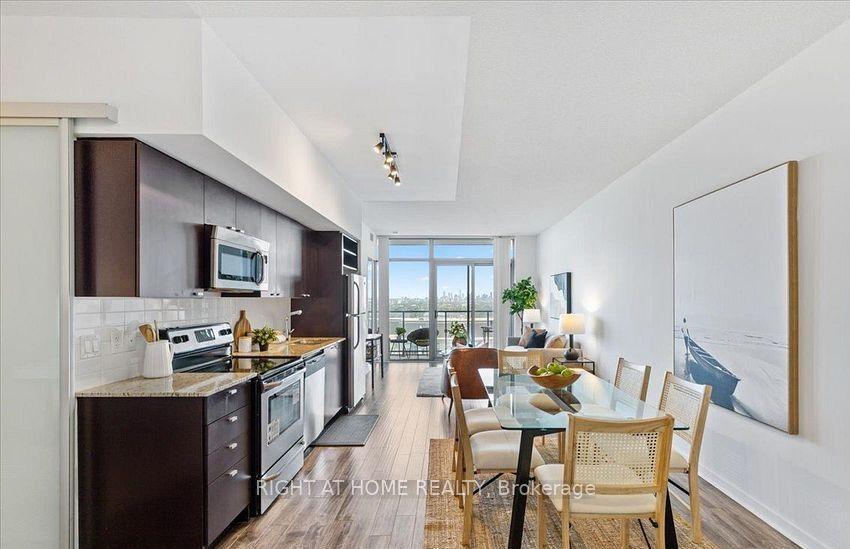 105 The Queens Way 3313, Toronto, ON M6S 5B5