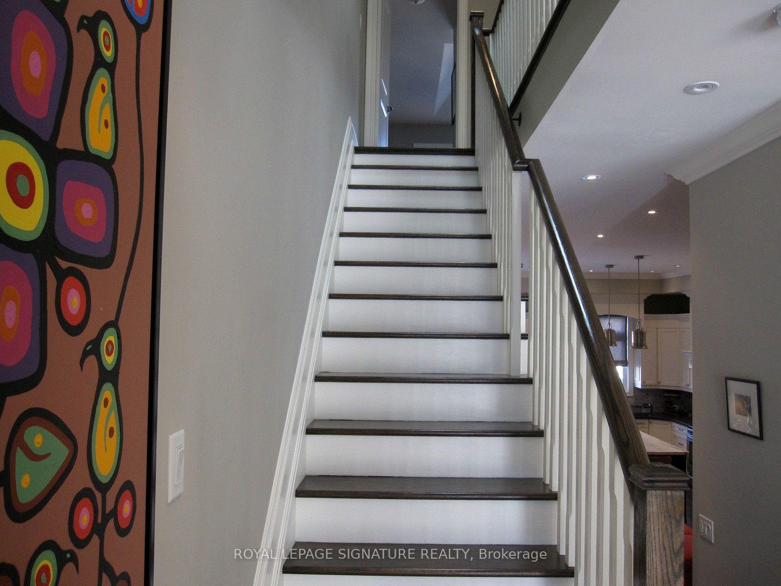18B Algoma Street, Toronto, ON M8Y 1C3