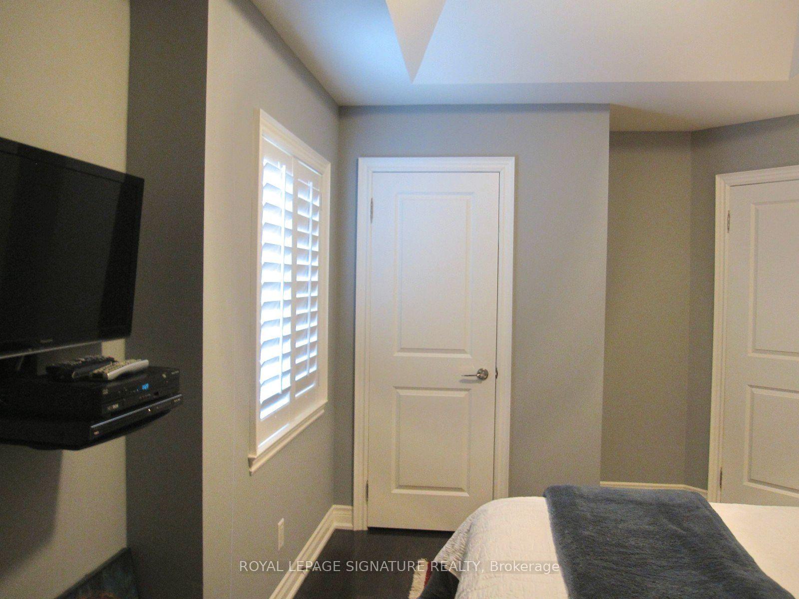 18B Algoma Street, Toronto, ON M8Y 1C3