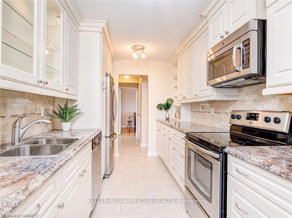2055 Upper Middle Road 302, Burlington, ON L7P 3P4