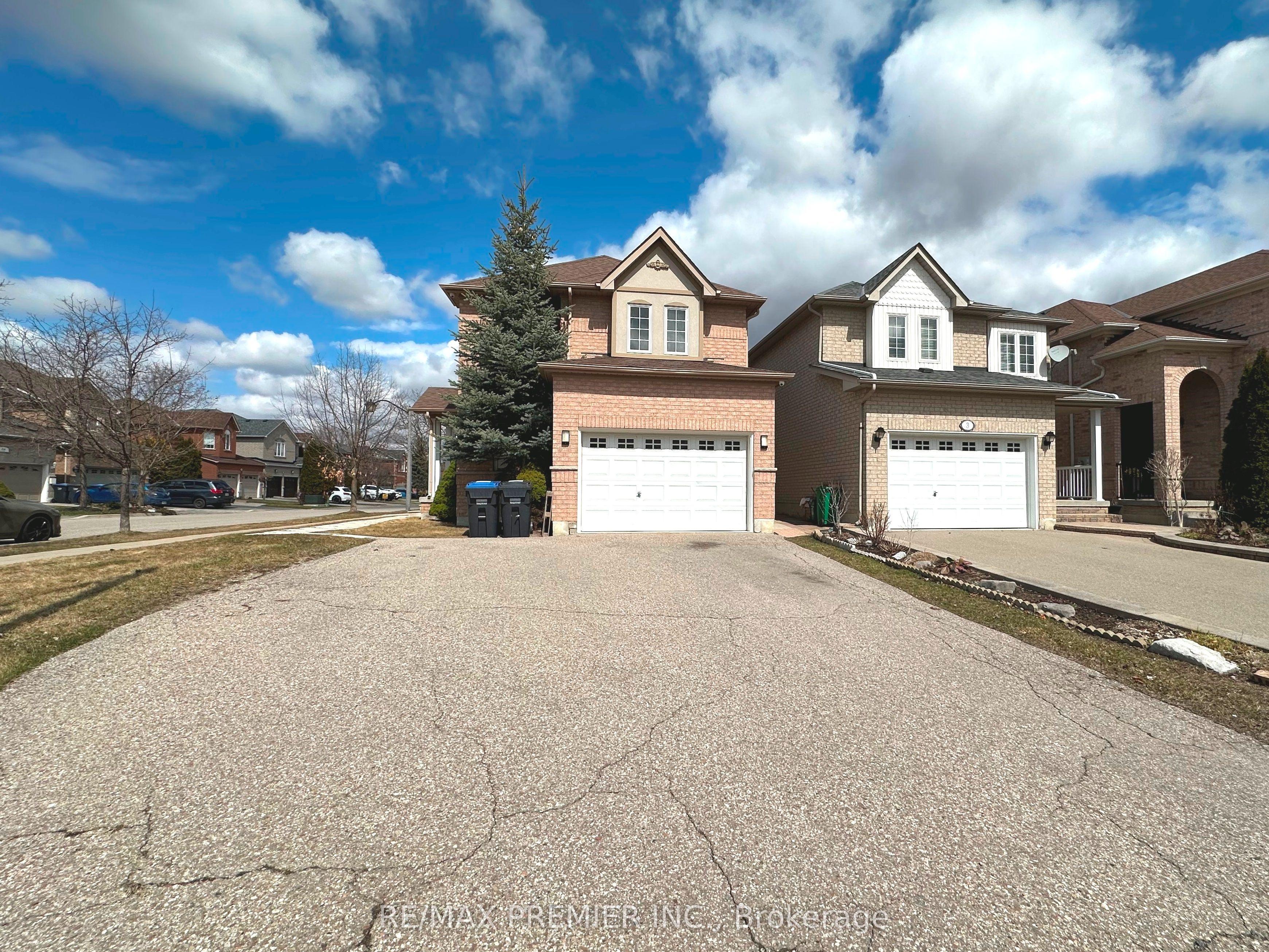 29 Ewart Street Main & 2nd, Caledon, ON L7E 2V4
