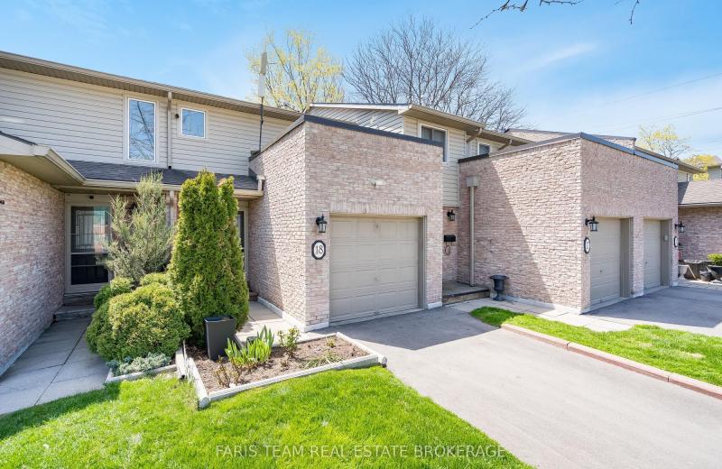 2075 Asta Drive 18, Mississauga, ON L5A 2T5