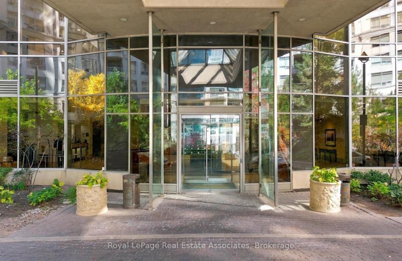 3880 Duke Of York Boulevard 618, Mississauga, ON L5B 4M7