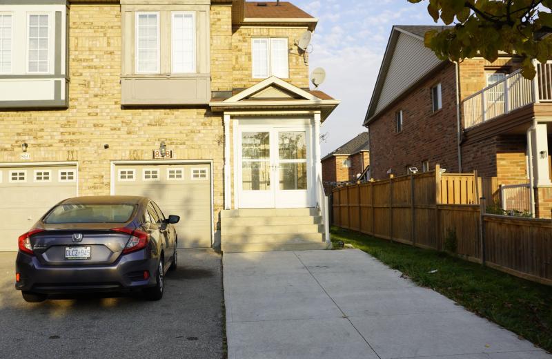 858 Bethany Crescent, Mississauga, ON L5V 3B9