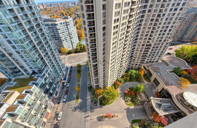 3888 Duke Of York Boulevard 2425, Mississauga, ON L5A 4P5