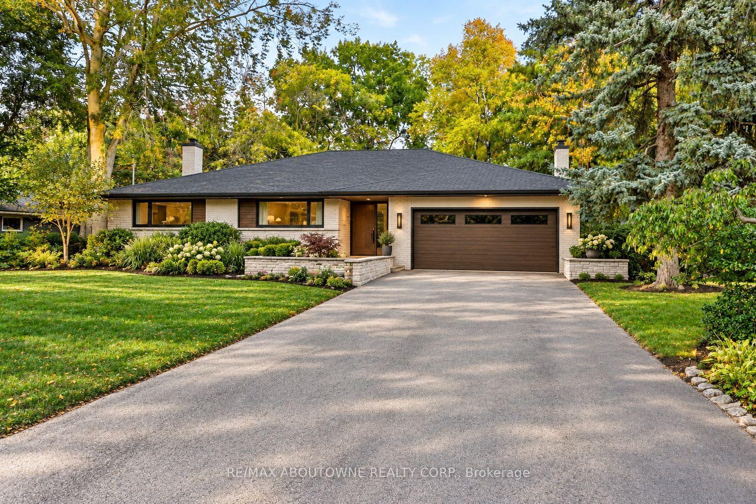 2086 Glenforest Crescent, Oakville, ON L6J 2G4
