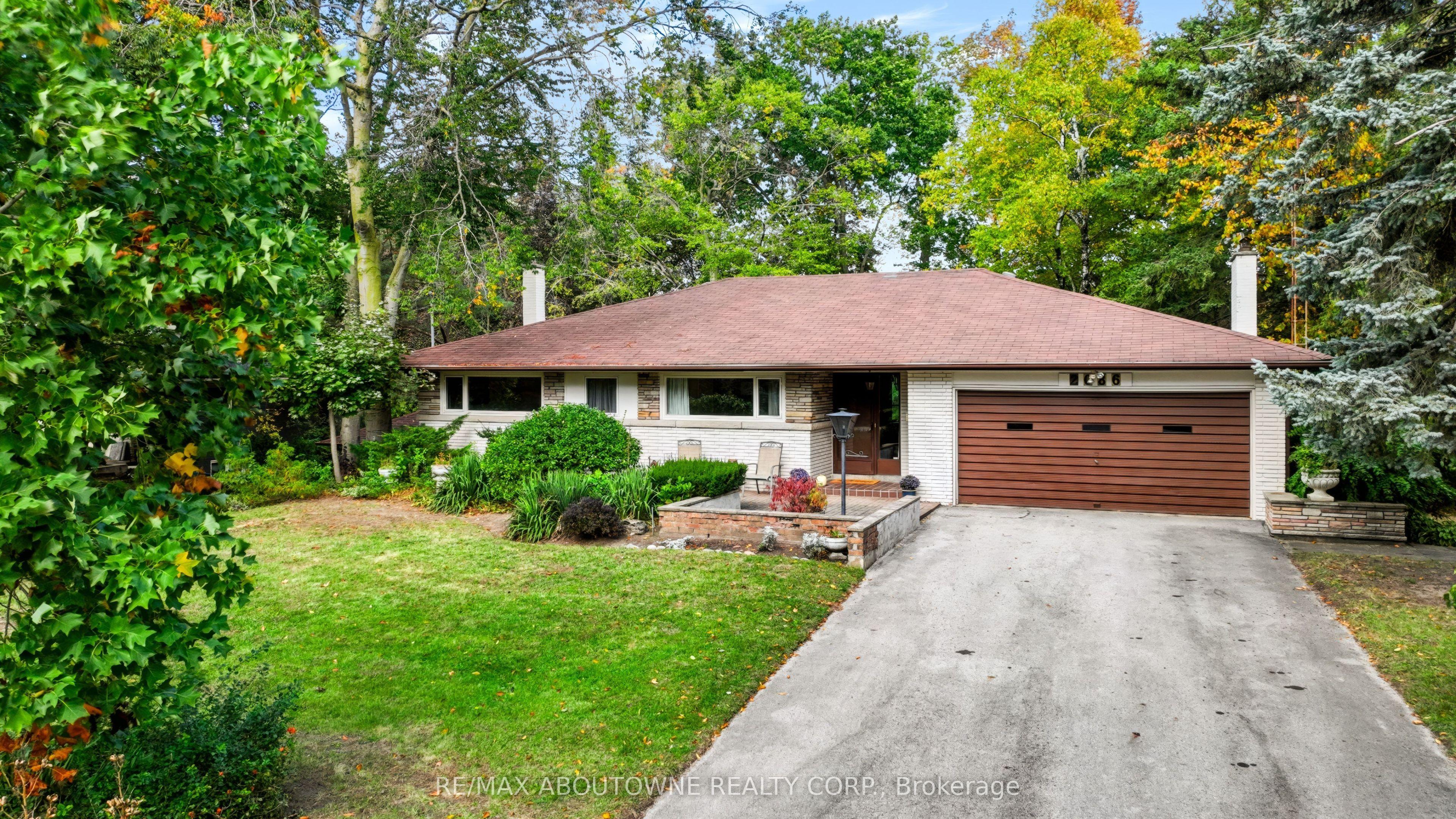 2086 Glenforest Crescent, Oakville, ON L6J 2G4