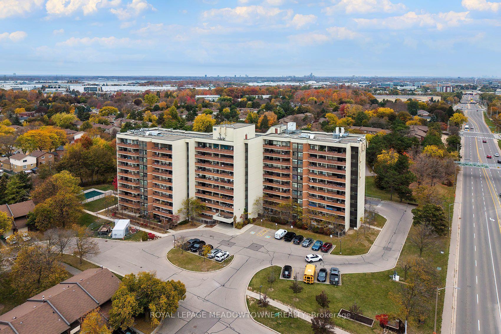 2301 Derry Road W #806, Mississauga, ON L5N 2R4
