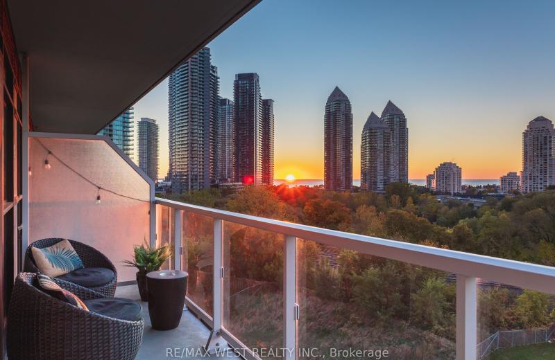 251 Manitoba Street 706, Toronto, ON M8Y 0B7