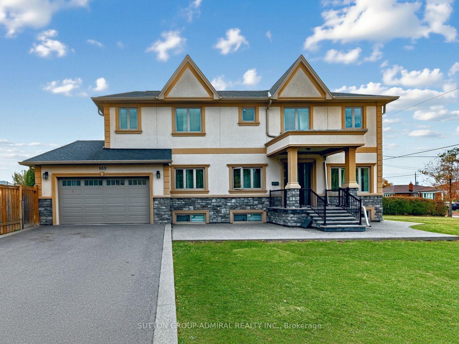 669 Roding Street, Toronto, ON M3M 2A8