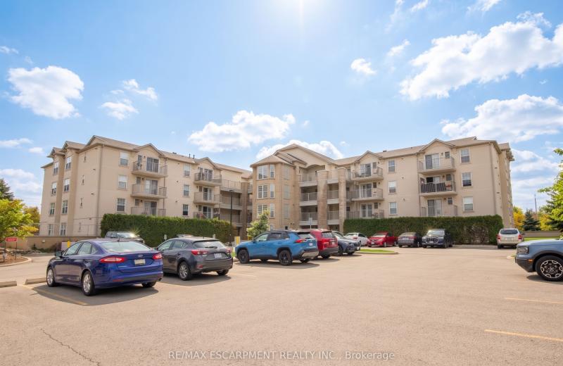 1480 Bishops Gate 207, Oakville, ON L6M 4N4