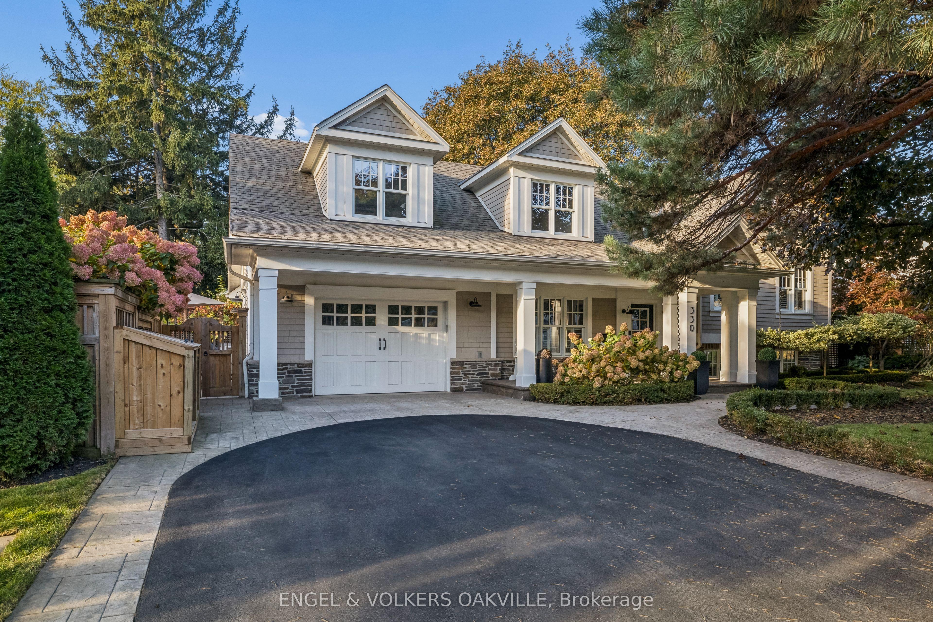 330 Camelot Court, Burlington, ON L7L 2G3
