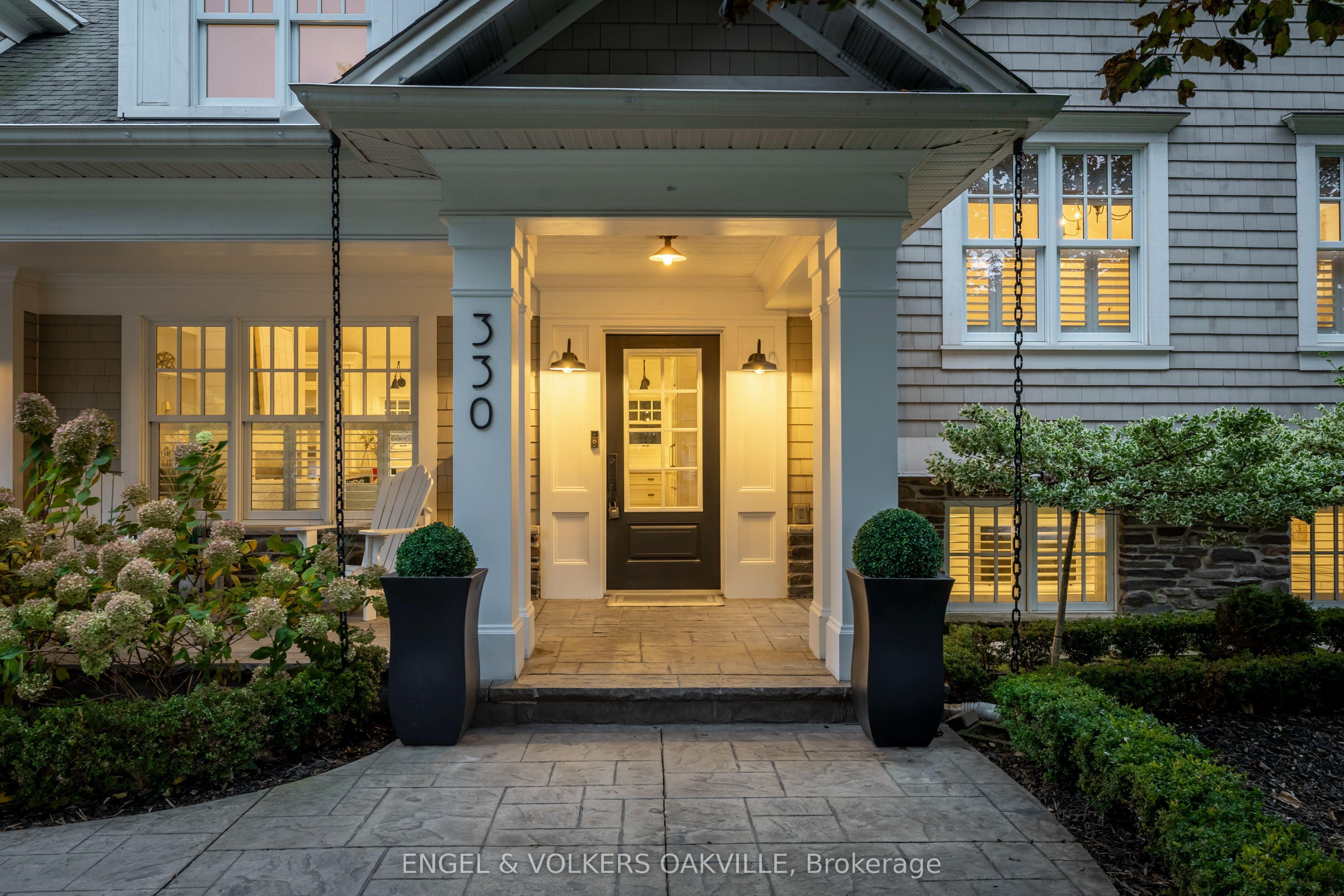 330 Camelot Court, Burlington, ON L7L 2G3