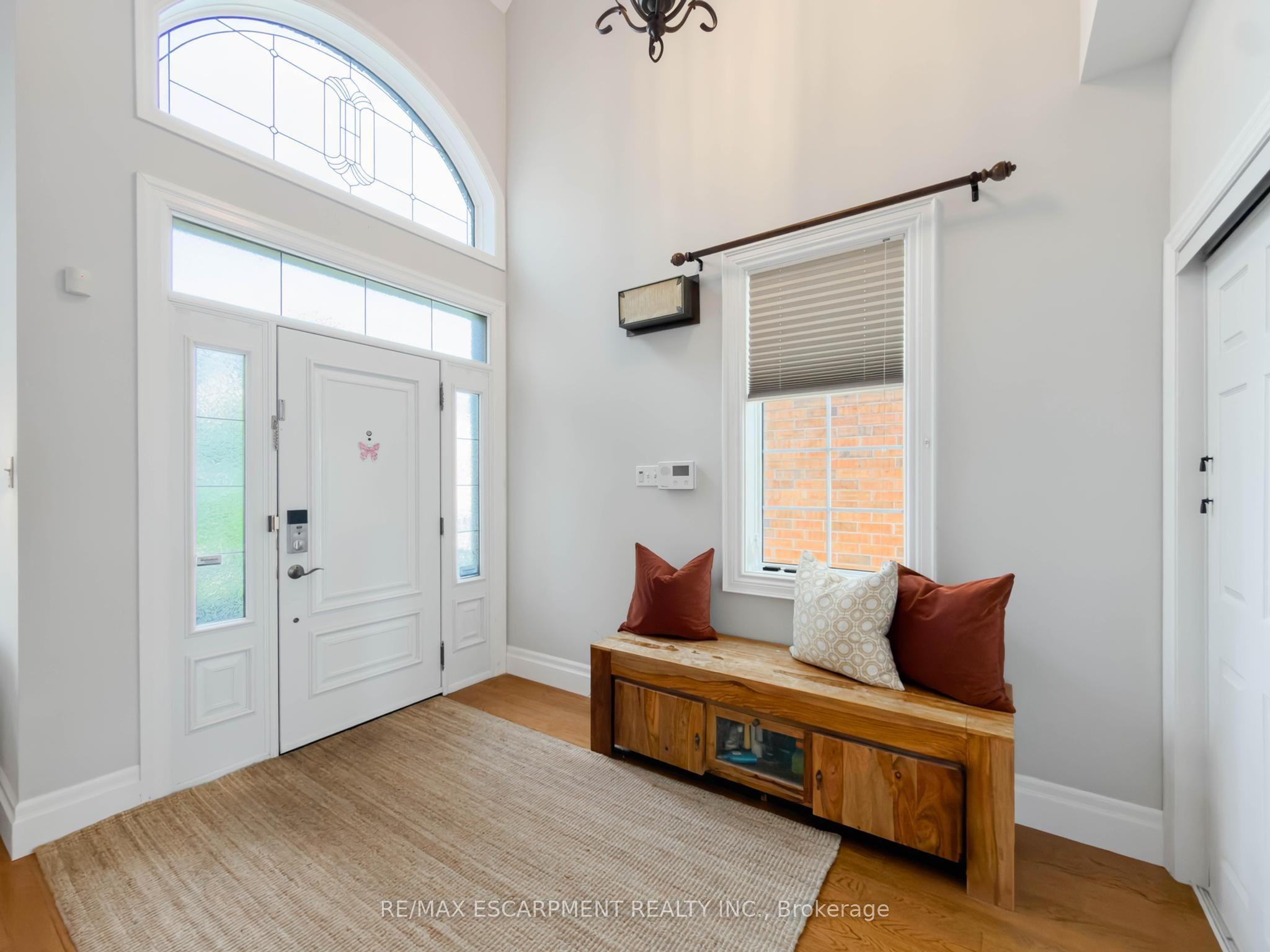 1396 Thorncrest Crescent, Oakville, ON L6M 3Y9