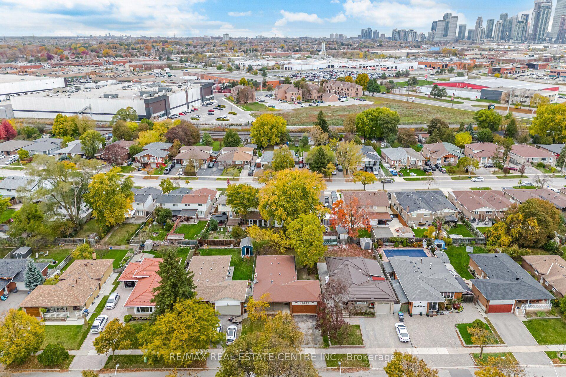 1161 Chada Avenue, Mississauga, ON L5C 1P8