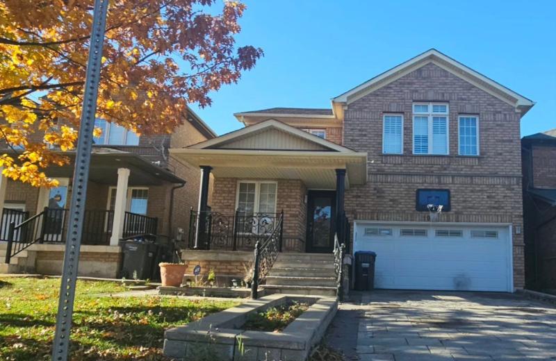 10 Fairhill Avenue # Main + 2nd floor, Brampton, ON L7A 2A9