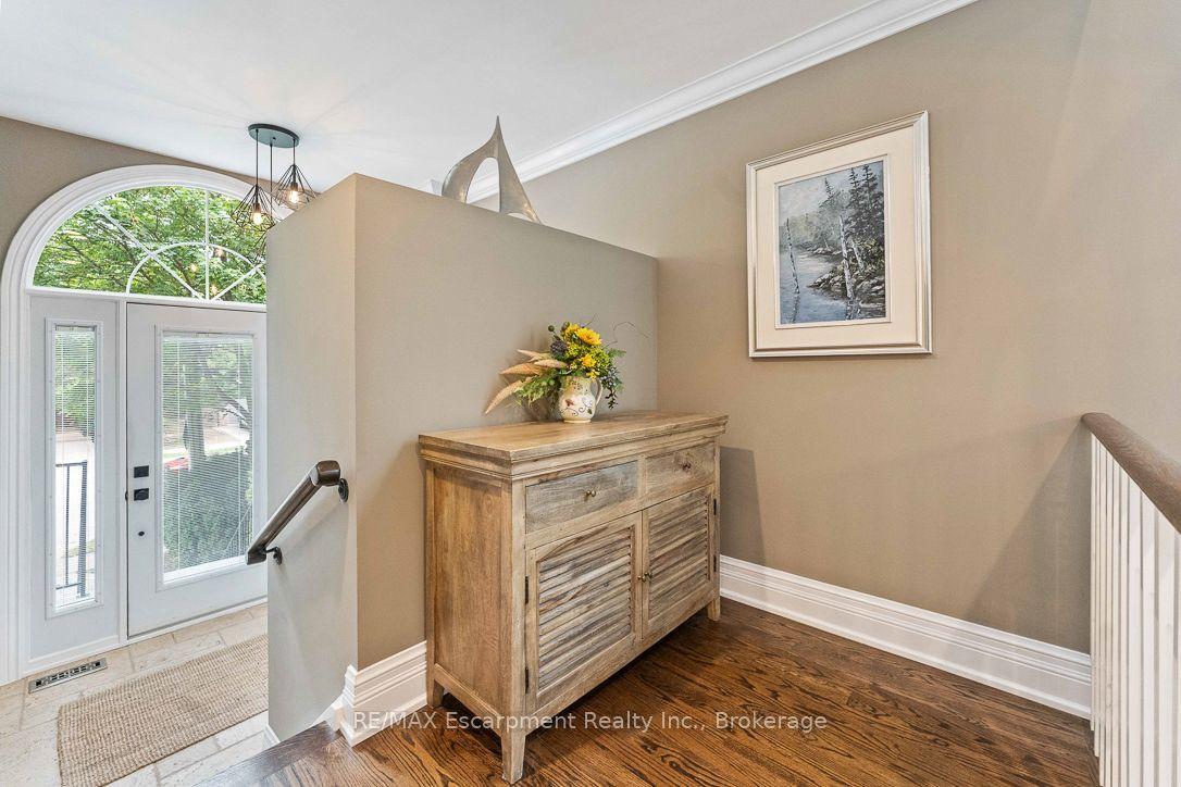 2331 Marine Drive, Oakville, ON L6L 1C2