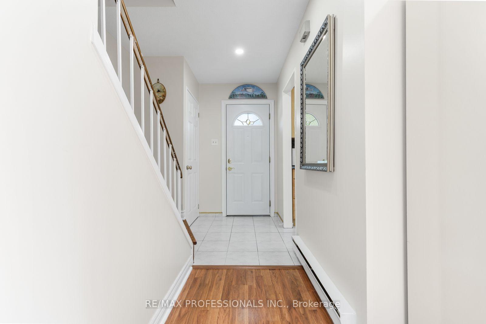 11 Grand Rapids Square, Brampton, ON L6S 2H9
