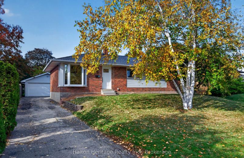 92 Foxbar Road, Burlington, ON L7L 2Z6