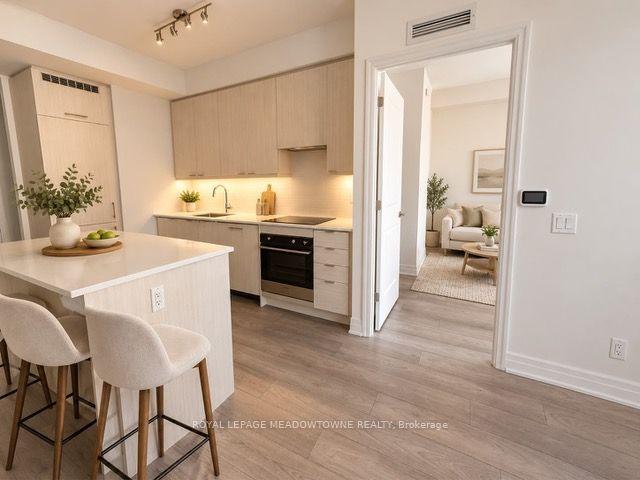 36 Elm Drive N 1501, Mississauga, ON L5B 1L9