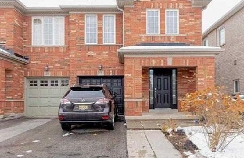 27 Thornbush Boulevard, Brampton, ON L7A 0K5