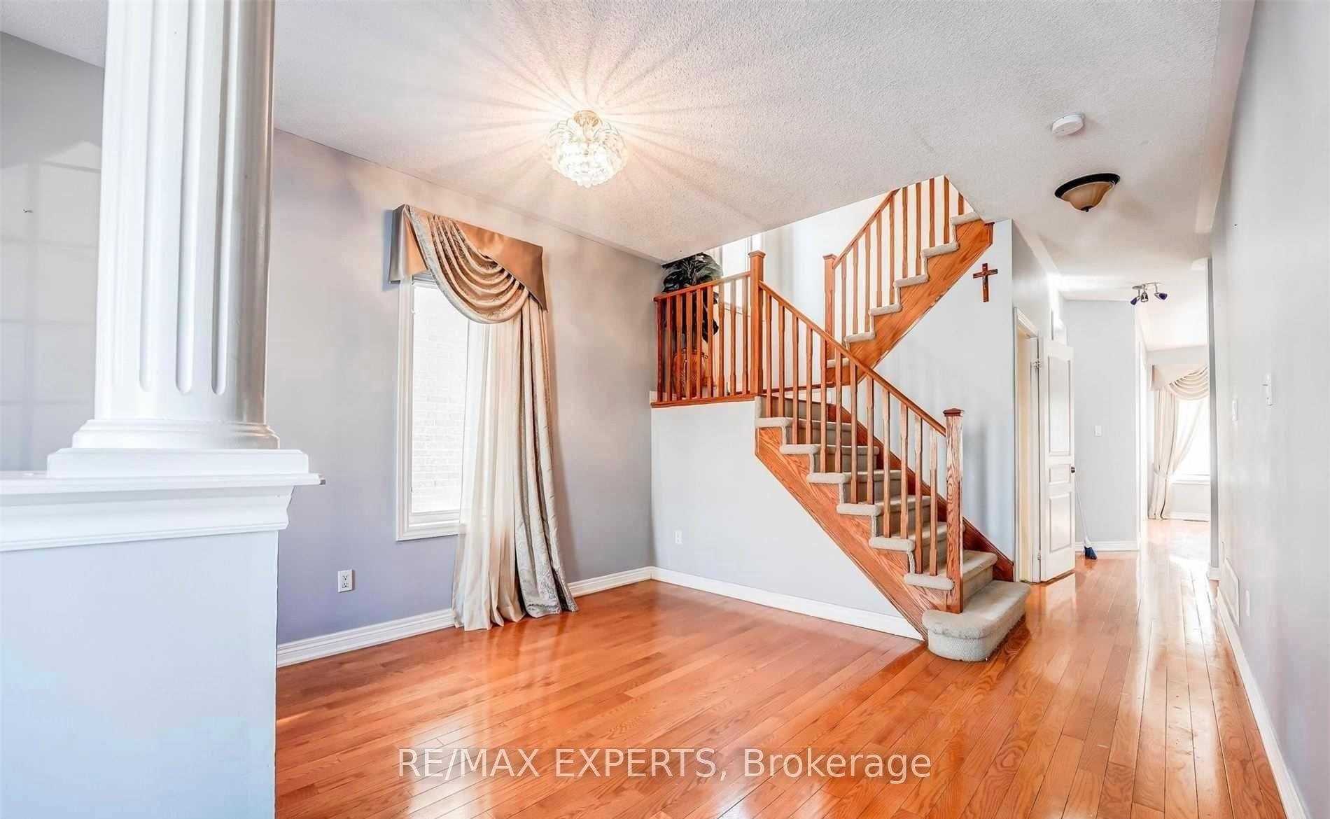 31 Vincent Street, Brampton, ON L6R 0G8