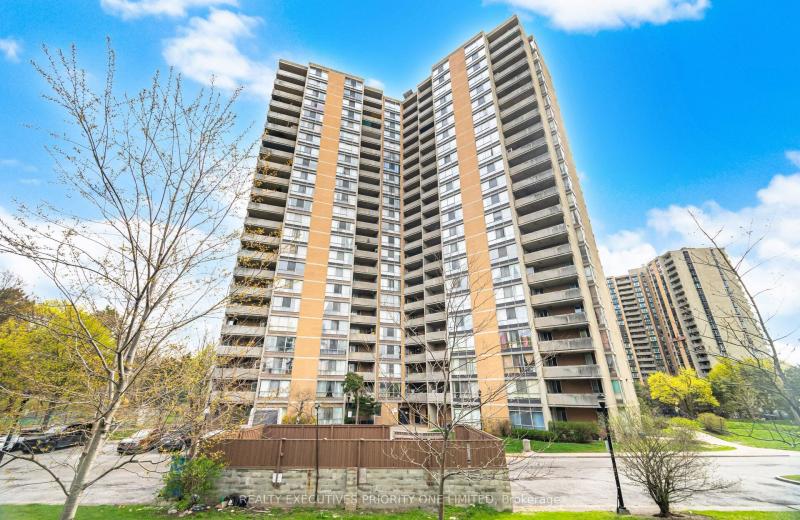 10 Martha Eaton Way 1013, Toronto, ON M6M 5B3