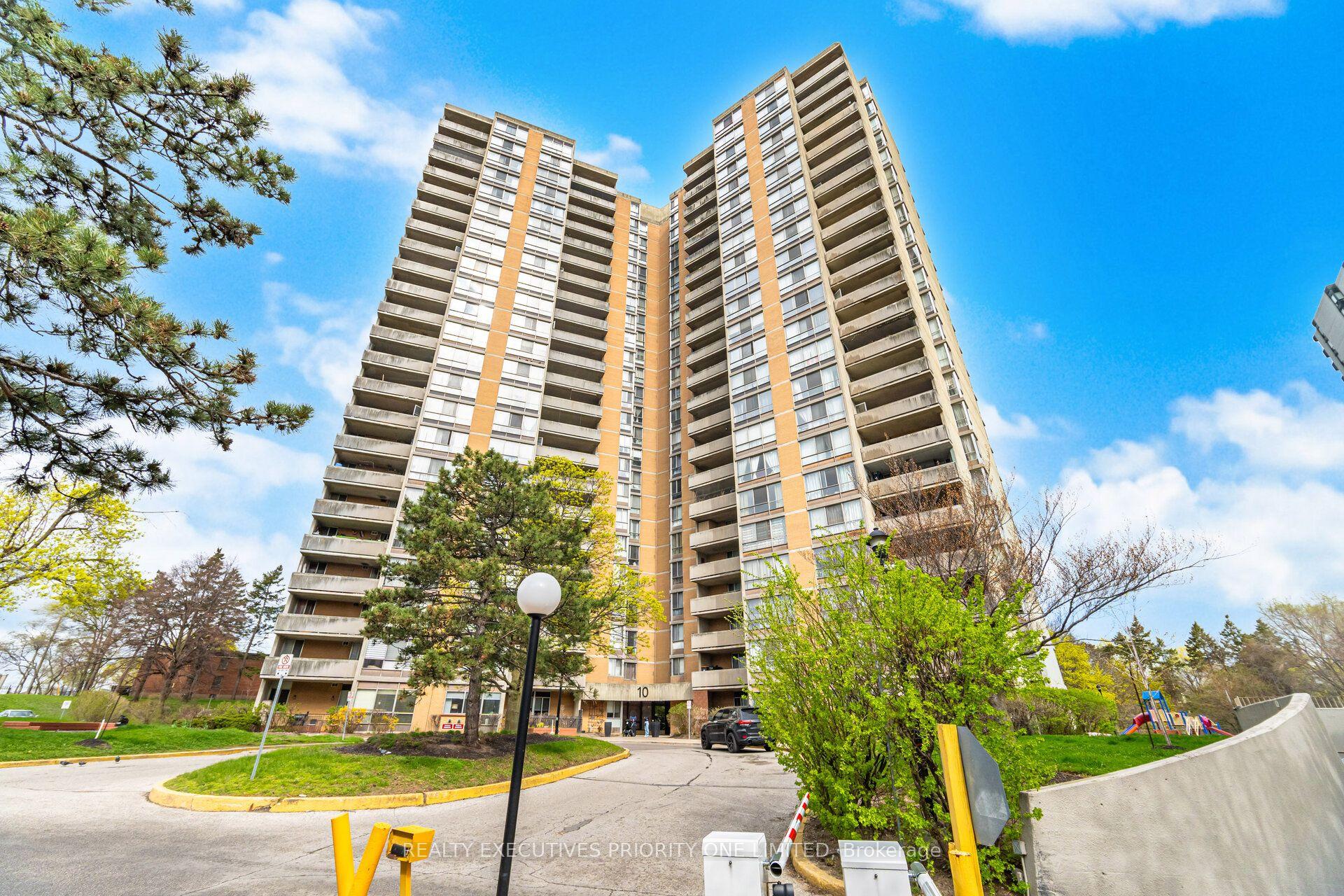 10 Martha Eaton Way 1013, Toronto, ON M6M 5B3