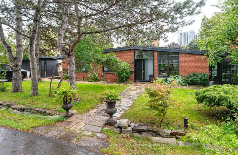 1 Babington Court, Toronto, ON M9A 1J7