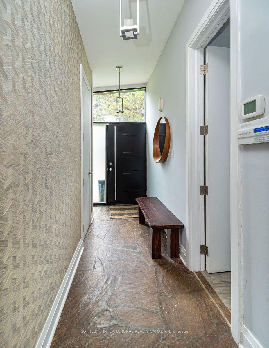 1 Babington Court, Toronto, ON M9A 1J7
