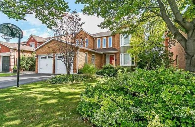 1120 Goodson Crescent, Oakville, ON L6H 4A5